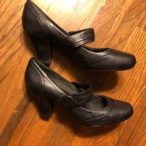 Clark’s Mary Jane Leather Heels Size 10